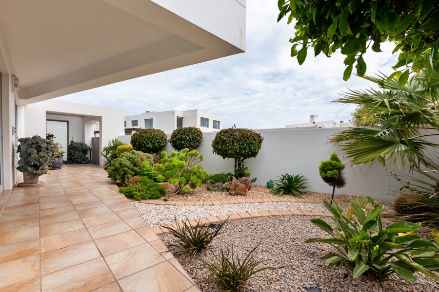 4 Bedroom Property for Sale in Paradise Beach Western Cape
